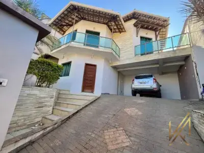 Casa com 4 quartos em Parque das Acácias