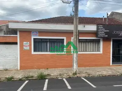 Casa com 3 quartos em Centro, Jacutinga - 1m²