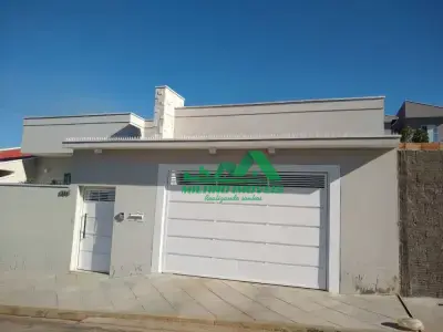 Casa com 4 quartos em Flamboyant, Jacutinga - 250m²