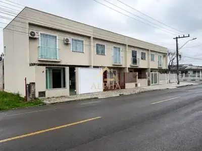 Sobrado com 2 quartos em Universitário
