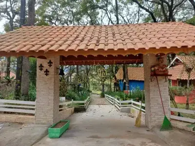 Sítio com 10 quartos em LARANJA AZEDA