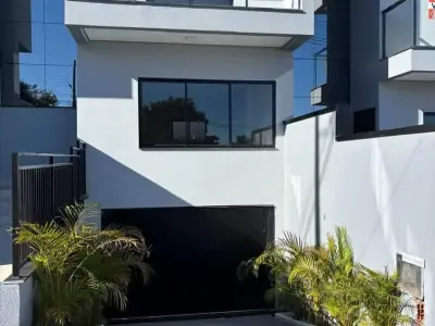 Sobrado com 2 quartos em Presidente Médici