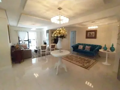 Apartamento com 3 quartos em Centro