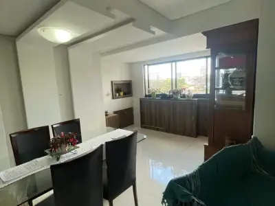 Apartamento com 3 quartos em Centro