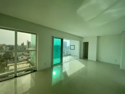 Apartamento com 3 quartos em Centro