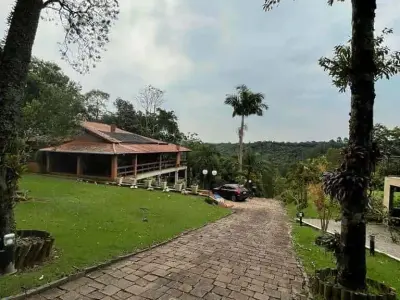Casa de Condomínio com 3 quartos em Goio-En