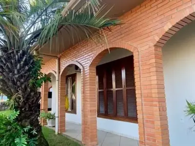 Casa com 4 quartos em Jardim Itália