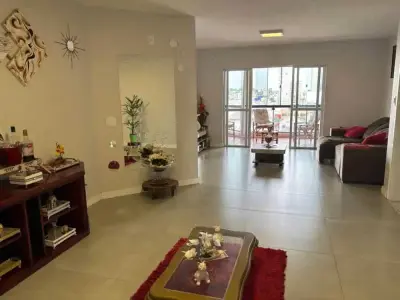 Apartamento com 3 quartos em Centro