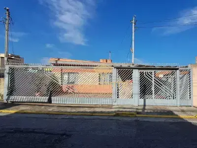 Casa com 5 quartos em Jardim Centenário