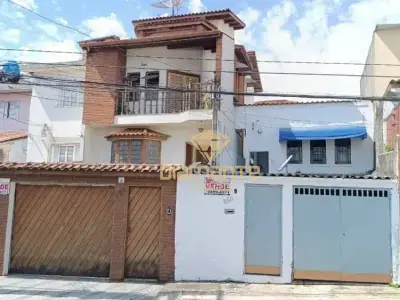 Sobrado com 3 quartos em Jardim Centenário
