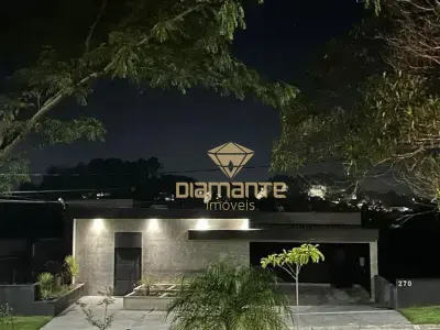 Casa de Condomínio com 4 quartos em Pousada dos Bandeirantes