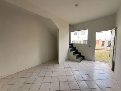 Casa Geminada com 2 quartos em Fonte Grande