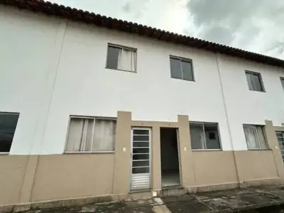 Casa Geminada com 2 quartos em Fonte Grande