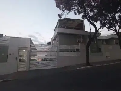 Área Privativa com 2 quartos em Glória
