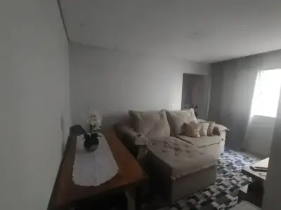 Apartamento com 2 quartos em Parque Maracanã