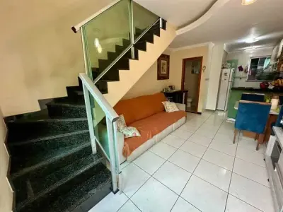 Casa Geminada com 2 quartos em Nacional
