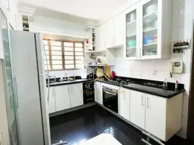 Casa com 4 quartos em Jardim Anhangüera, Ribeirão Preto - 225m²