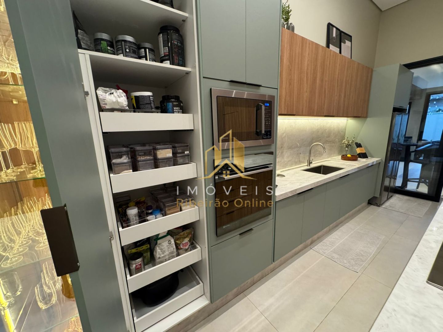 Casa à venda com 3 quartos, 3 suítes, 4 vagas e 220m² no Residencial Alto do Castelo, Ribeirão Preto (SP) — foto 3 de 20