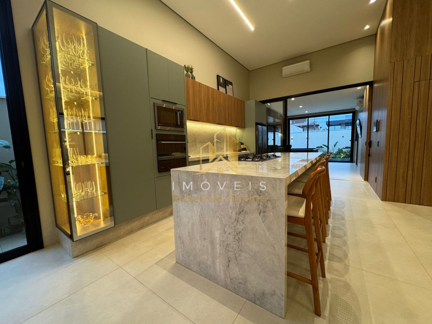 Casa à venda com 3 quartos, 3 suítes, 4 vagas e 220m² no Residencial Alto do Castelo, Ribeirão Preto (SP) — foto 4 de 20