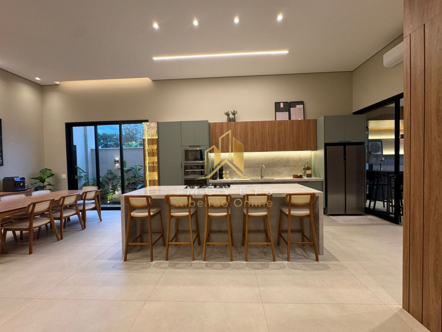 Casa à venda com 3 quartos, 3 suítes, 4 vagas e 220m² no Residencial Alto do Castelo, Ribeirão Preto (SP) — foto 5 de 20