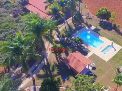 Fazenda com 6 quartos em Área Rural