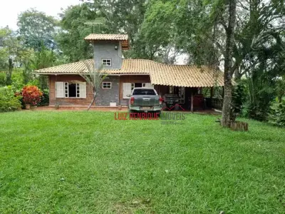 Fazenda com 3 quartos em Área Rural