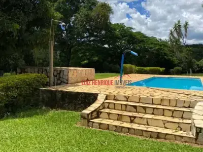 Sítio com 3 quartos em Zona Rural