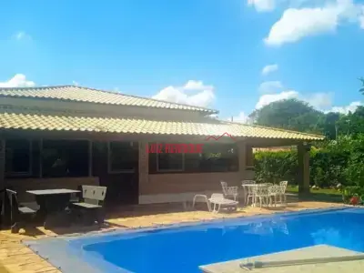 Casa de Condomínio com 4 quartos em Cond. Vila Monte Verde