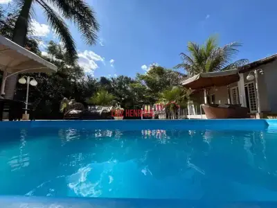 Casa de Condomínio com 4 quartos em Condomínio Estância da Mata