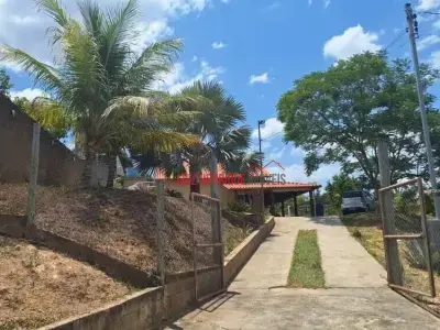 Casa de Condomínio com 3 quartos em Cond. Caminho da Serra
