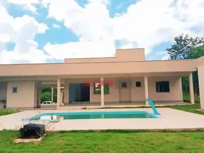 Casa de Condomínio com 3 quartos em Cond. Vila Monte Verde