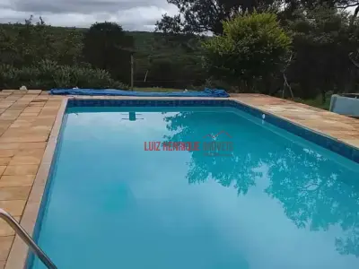 Fazenda com 4 quartos em Área Rural