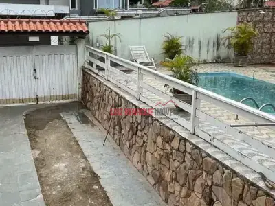 Casa com 4 quartos em Alto do Joá