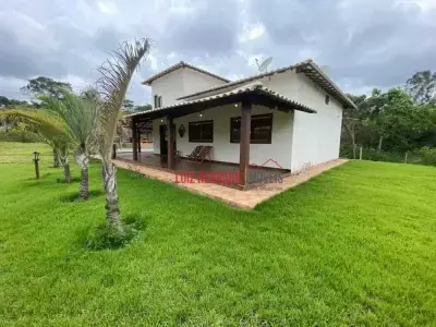 Casa de Condomínio com 3 quartos em Cond. Vale do Luar