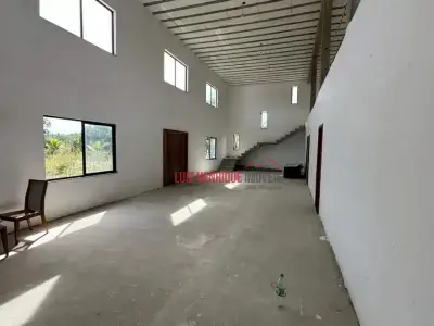 Imóveis em Cond. Caminho da Serra