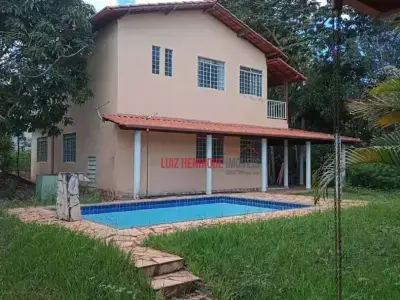 Casa de Condomínio com 4 quartos em Cond. Vale Do Luar