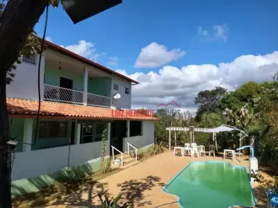 Casa de Condomínio com 6 quartos em Cond. Vila Monte Verde
