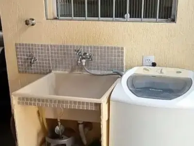 Sobrado com 3 quartos em Jardim Leonidas Moreira