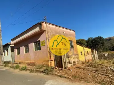 Casa com 3 quartos em Centro, Luminárias - 62m²