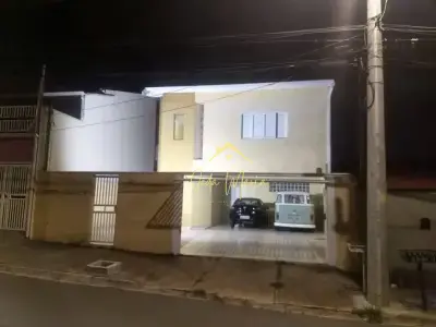 Sobrado com 3 quartos em Jardim Regina