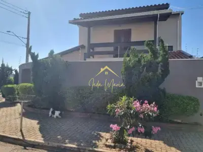 Casa com 5 quartos em Jardim Regina