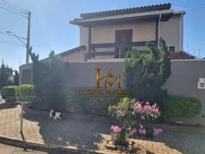 Casa com 5 quartos em Jardim Regina