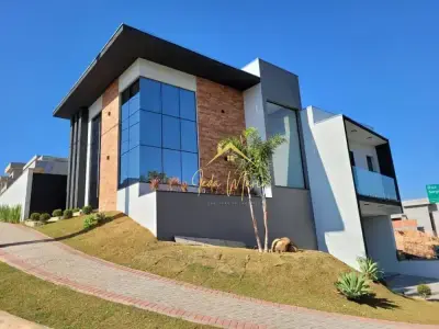 Casa de Condomínio com 3 quartos em Jardim Laguna
