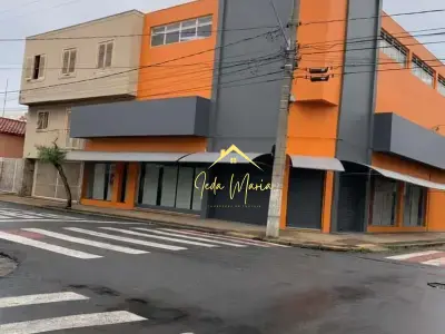 Prédio com 5 quartos em Parque Boa Esperança