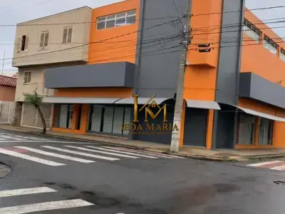 Prédio com 5 quartos em Parque Boa Esperança