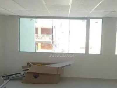 Sala / Conjunto com 0 quartos em Centro, Macaé - 130m²