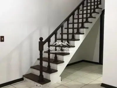 Sobrado com 3 quartos em Jardim Selma