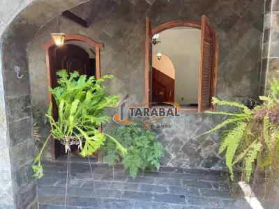 Casa com 4 quartos em Maria Goretti, Belo Horizonte - 257m²