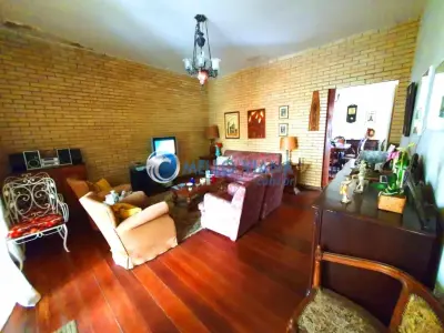 Casa com 10 quartos em Centro, Baependi - 400m²