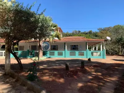 Chácara com 4 quartos em Furnas, POUSO ALTO - 200m²